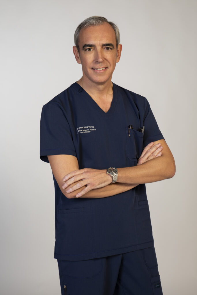 Dr. David Moreno con vestimenta quirúrgica para cirugía de Mohs